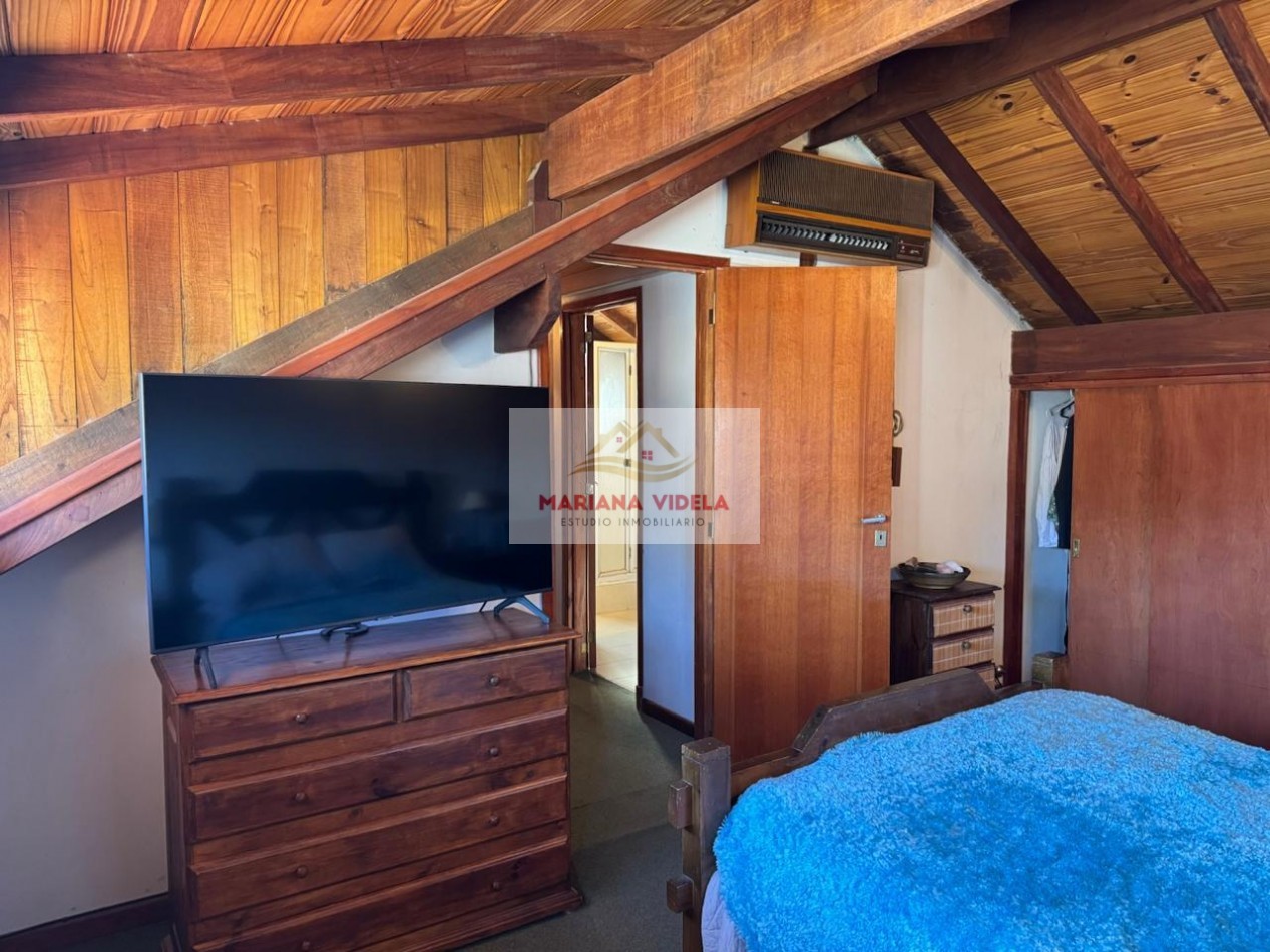 CASA/CHALET DE 3 AMBIENTES CON PARQUE, GARAJE Y GALPON. APTO CREDITO EN COLINAS DE PERALTA RAMOS. Mar del Plata