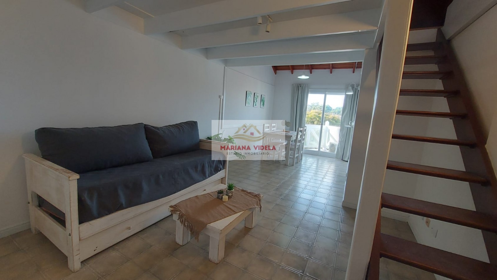 Departamento en venta en Pinamar con cochera, pleno centro administrativo.