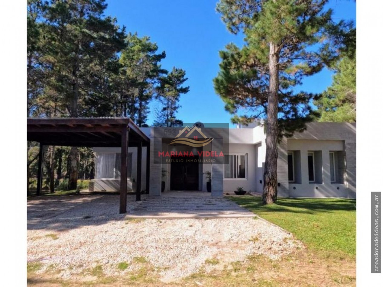 CASA EN VENTA -  En Villa Robles.