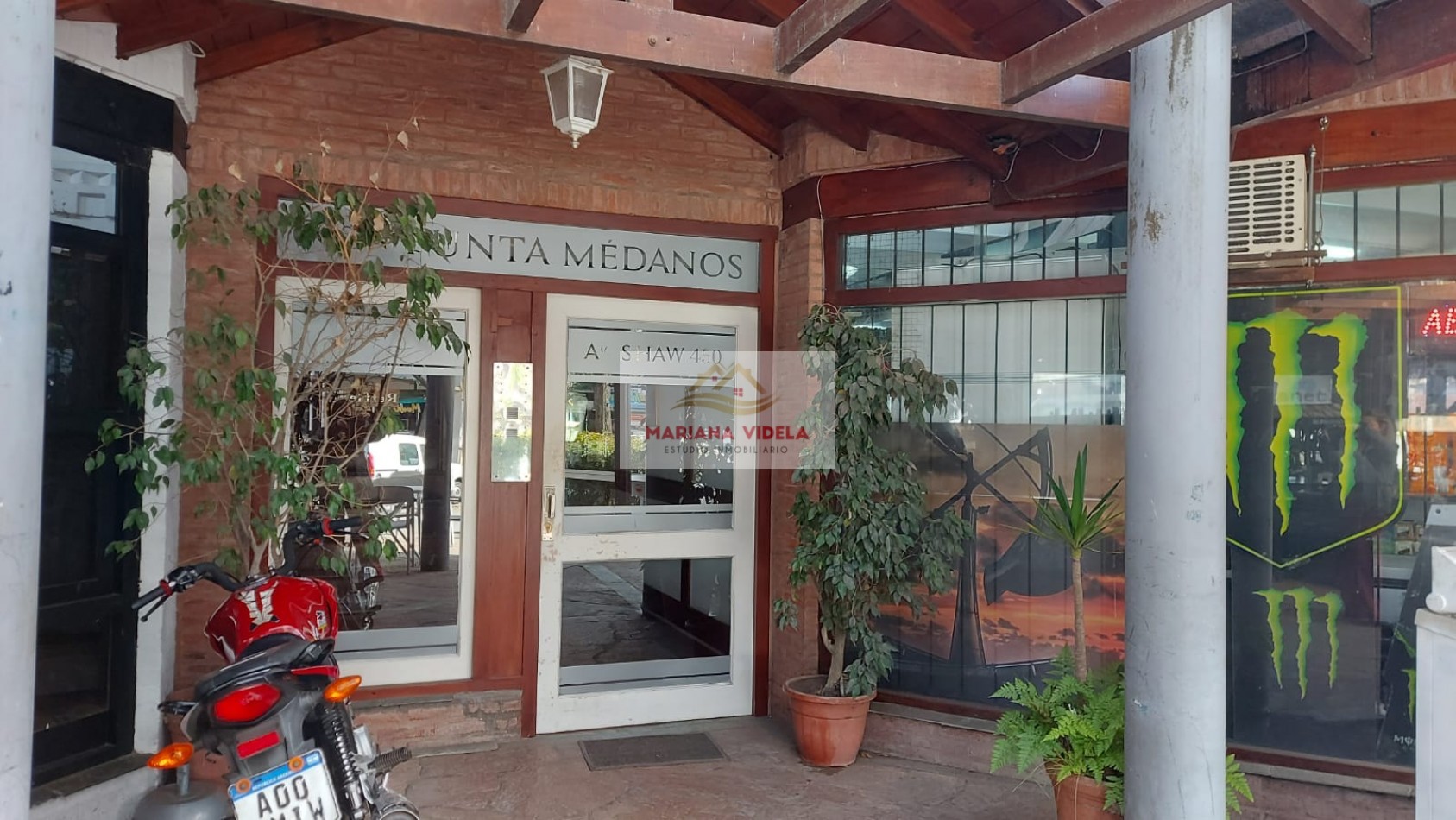 Departamento en venta en Pinamar con cochera, pleno centro administrativo.