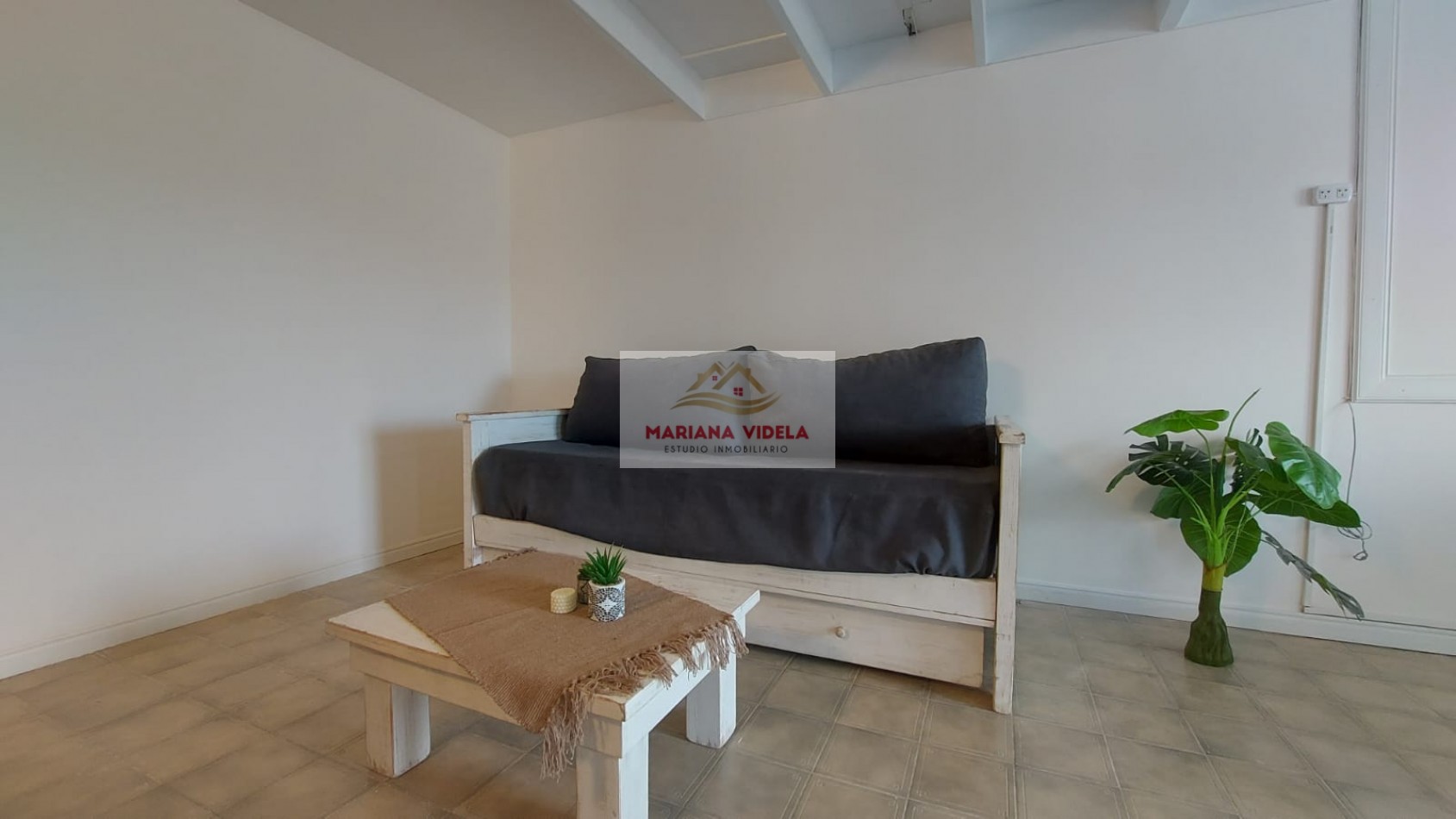 Departamento en venta en Pinamar con cochera, pleno centro administrativo.