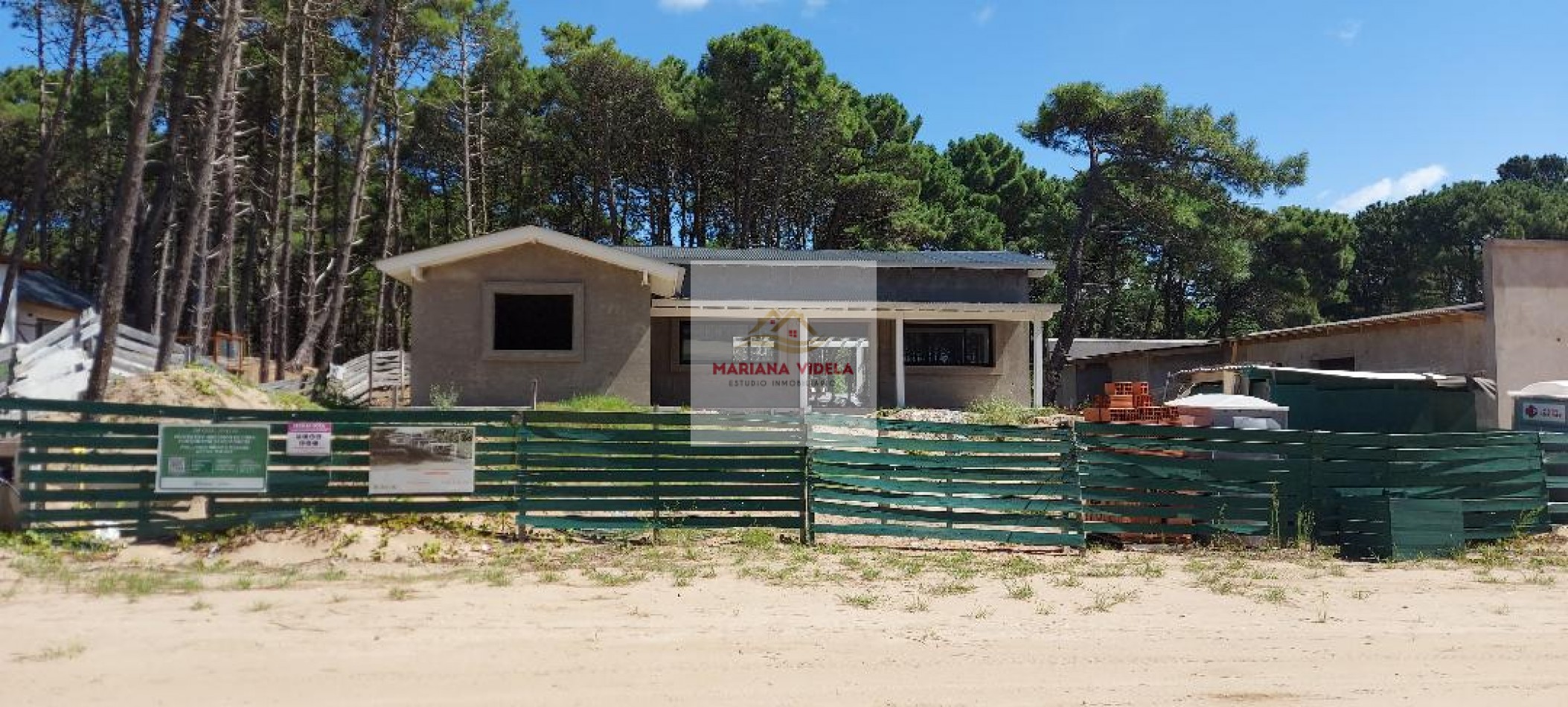 Casa en venta en Barrio Pioneros de Pinamar. Venta de pozo! Entrega Diciembre 2024!