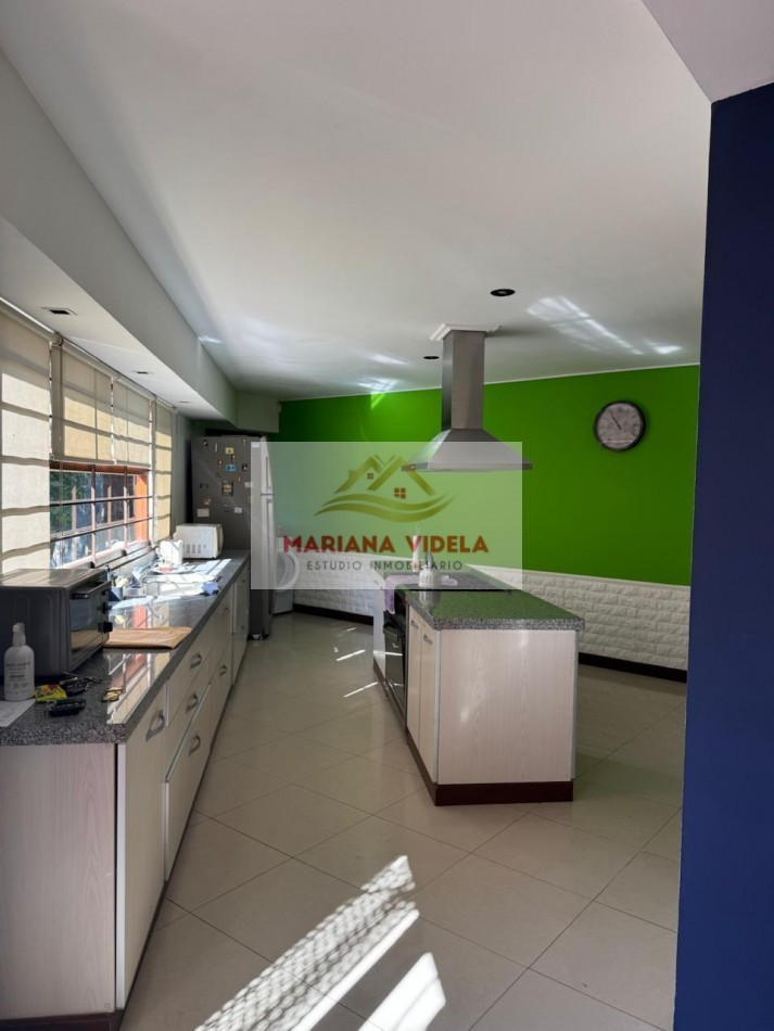 CASA/CHALET DE 3 AMBIENTES CON PARQUE, GARAJE Y GALPON. APTO CREDITO EN COLINAS DE PERALTA RAMOS. Mar del Plata