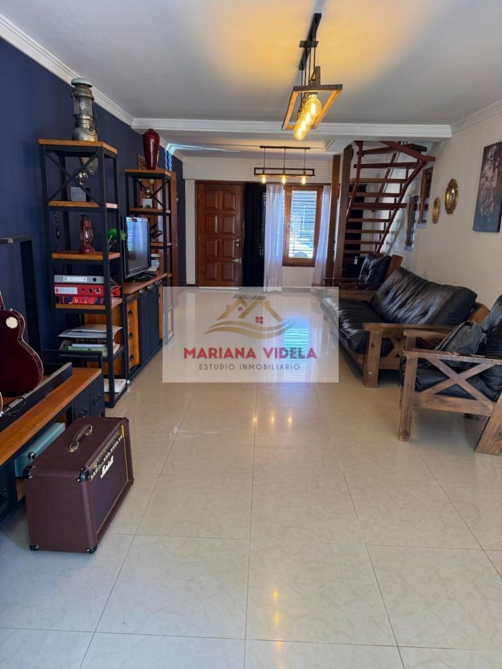 CASA/CHALET DE 3 AMBIENTES CON PARQUE, GARAJE Y GALPON. APTO CREDITO EN COLINAS DE PERALTA RAMOS. Mar del Plata