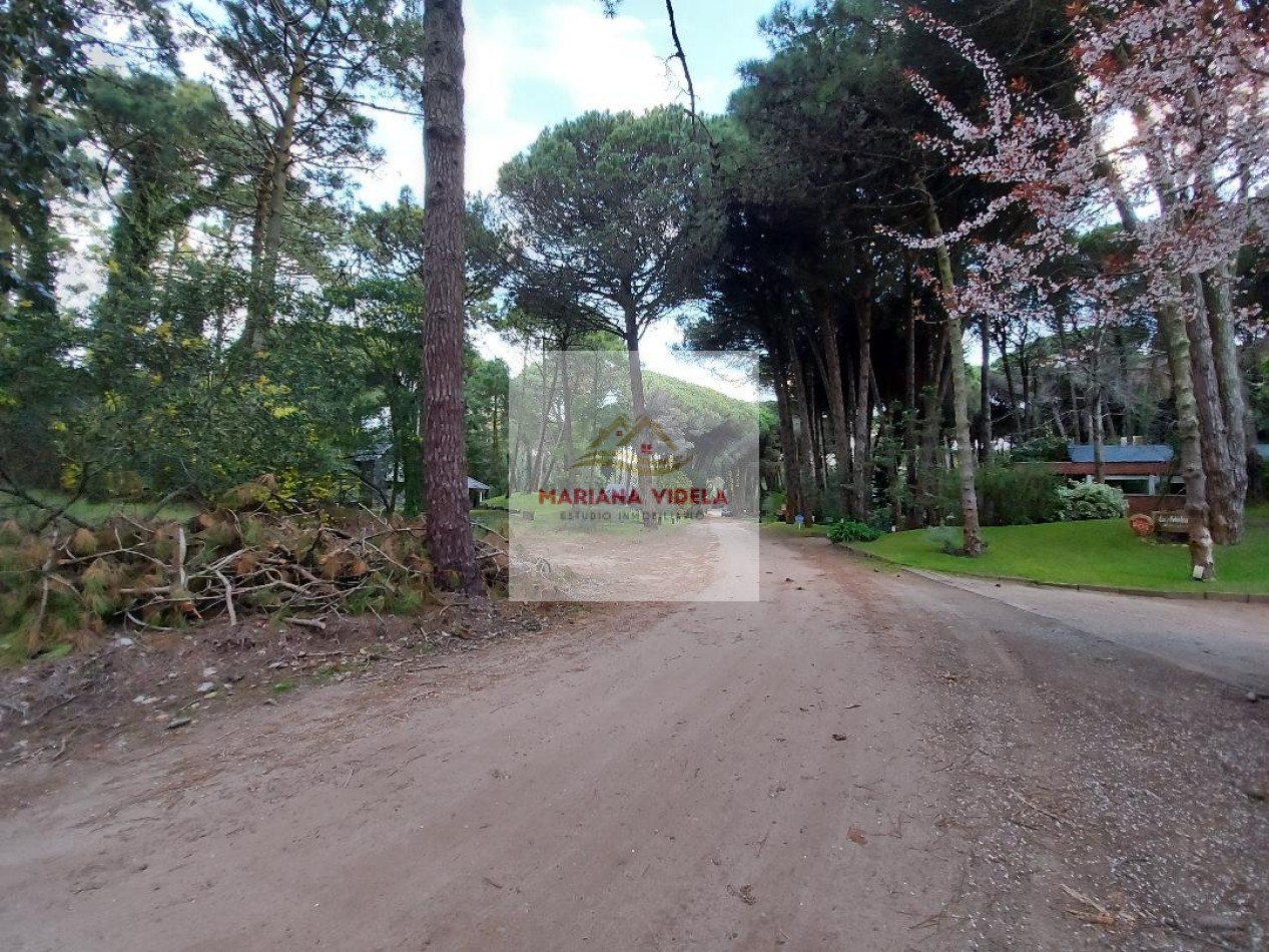 Terreno en venta en Carilo. Zona 2. A solo pasos del Tennis.