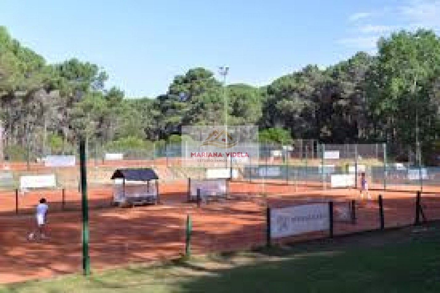 TERRENO EN VENTA EN CARILO. ZONA 2. FRENTE AL TENIS. EXCLUSIVA UBICACION. 