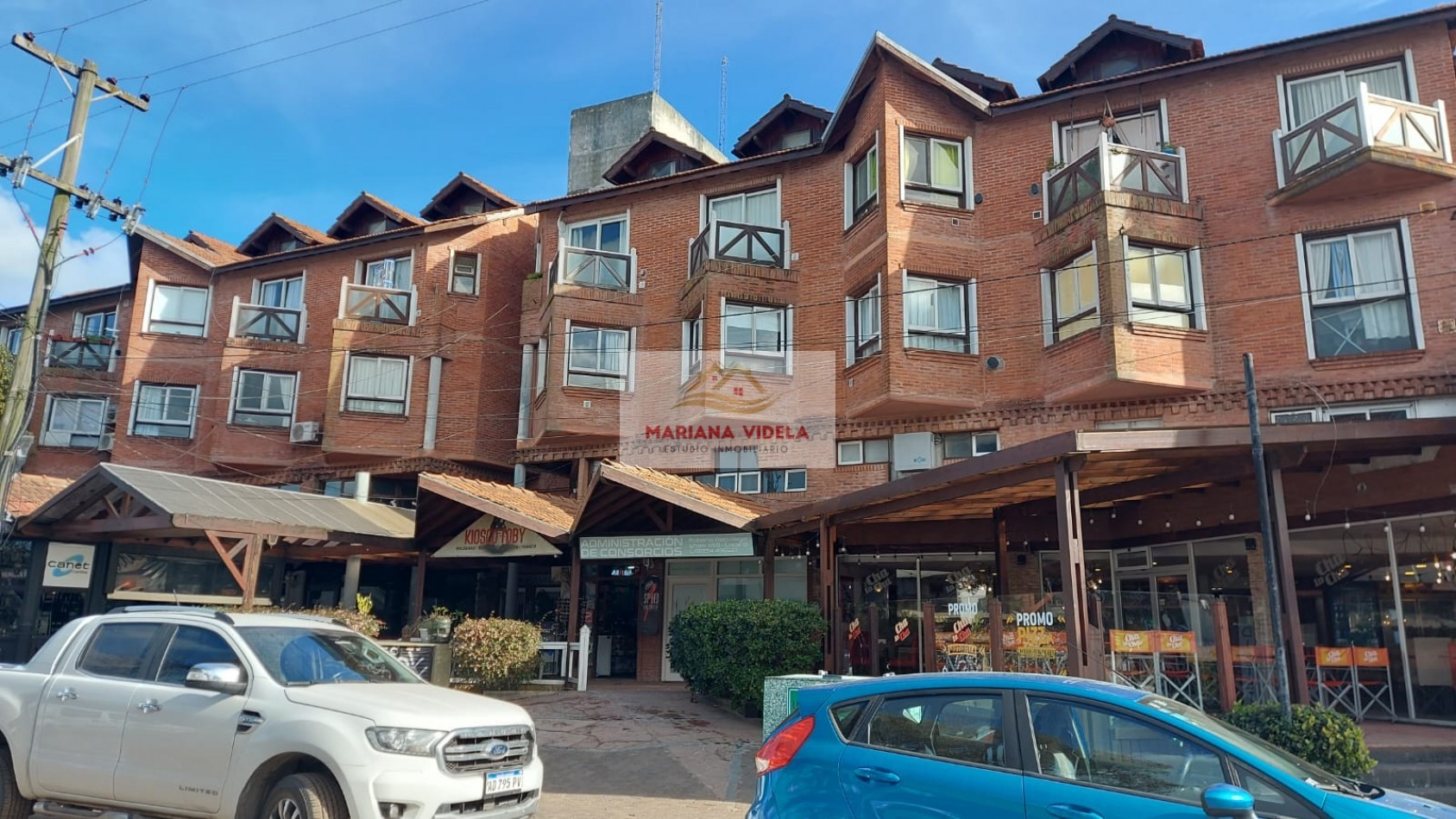 Departamento en venta en Pinamar con cochera, pleno centro administrativo.
