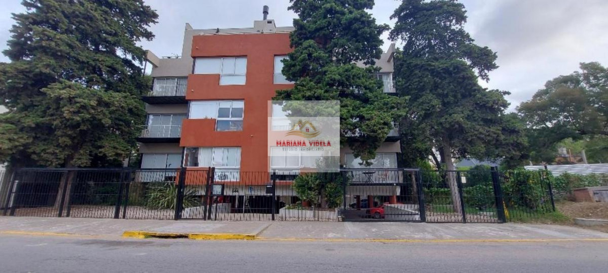 Cochera En Alquiler Anual En Pinamar (centro Administrativo).