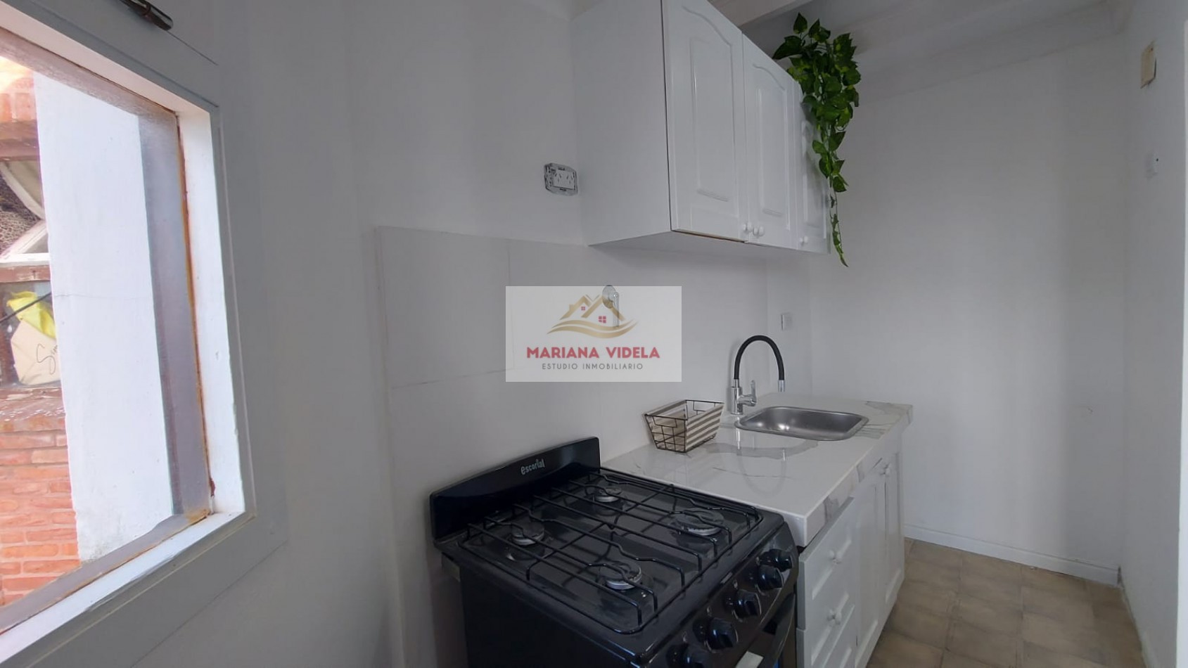 Departamento en venta en Pinamar con cochera, pleno centro administrativo.
