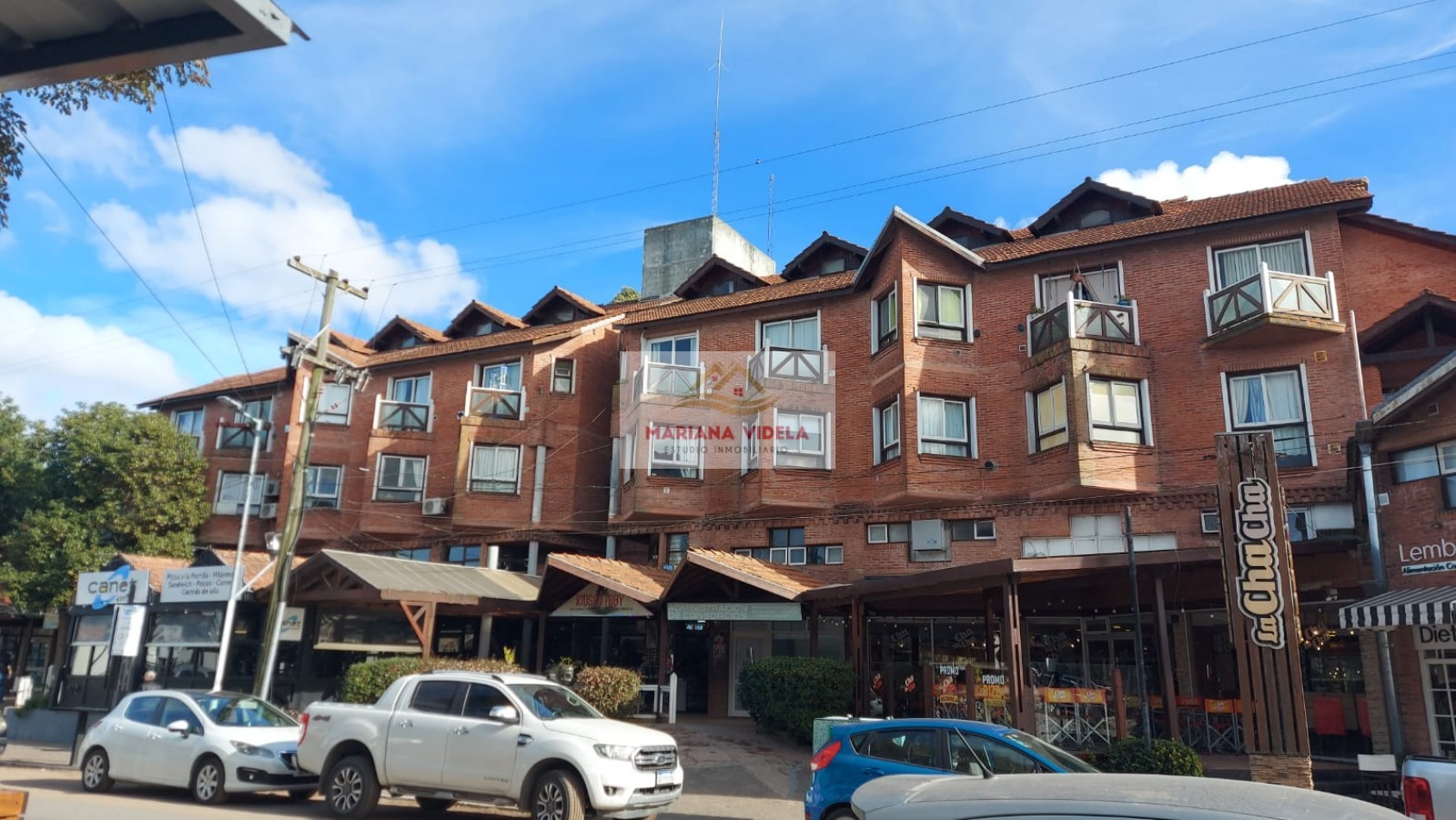 Departamento en venta en Pinamar con cochera, pleno centro administrativo.