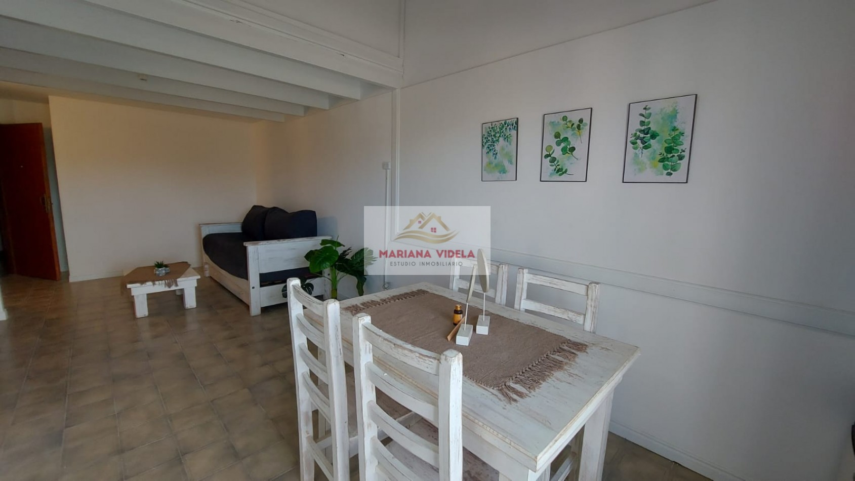 Departamento en venta en Pinamar con cochera, pleno centro administrativo.