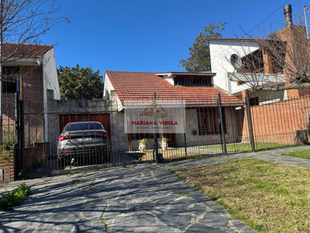 CASA/CHALET DE 3 AMBIENTES CON PARQUE, GARAJE Y GALPON. APTO CREDITO EN COLINAS DE PERALTA RAMOS. Mar del Plata
