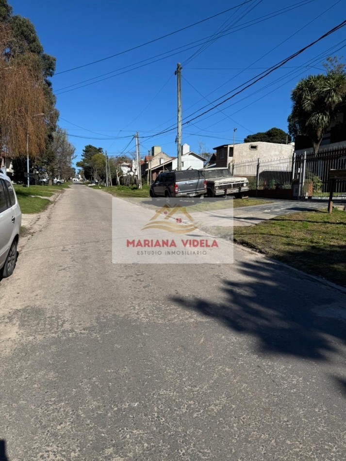 CASA/CHALET DE 3 AMBIENTES CON PARQUE, GARAJE Y GALPON. APTO CREDITO EN COLINAS DE PERALTA RAMOS. Mar del Plata