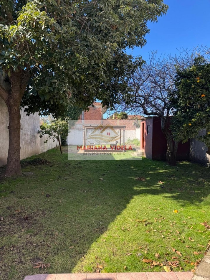CASA/CHALET DE 3 AMBIENTES CON PARQUE, GARAJE Y GALPON. APTO CREDITO EN COLINAS DE PERALTA RAMOS. Mar del Plata
