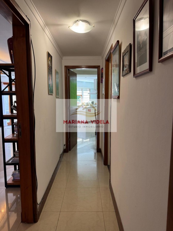 CASA/CHALET DE 3 AMBIENTES CON PARQUE, GARAJE Y GALPON. APTO CREDITO EN COLINAS DE PERALTA RAMOS. Mar del Plata