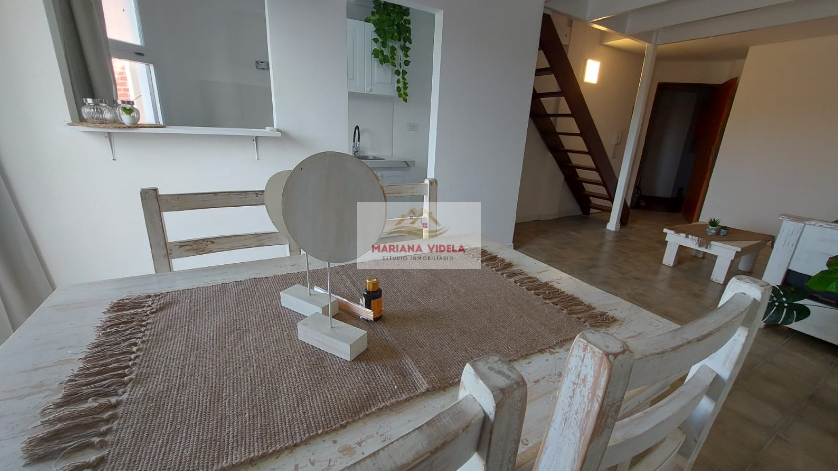 Departamento en venta en Pinamar con cochera, pleno centro administrativo.