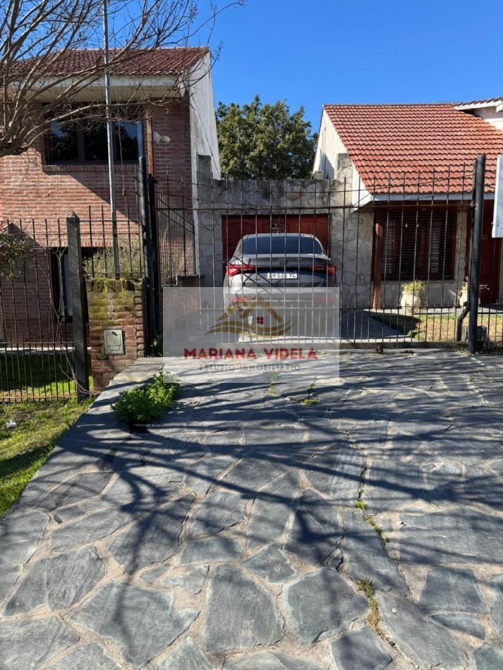 CASA/CHALET DE 3 AMBIENTES CON PARQUE, GARAJE Y GALPON. APTO CREDITO EN COLINAS DE PERALTA RAMOS. Mar del Plata