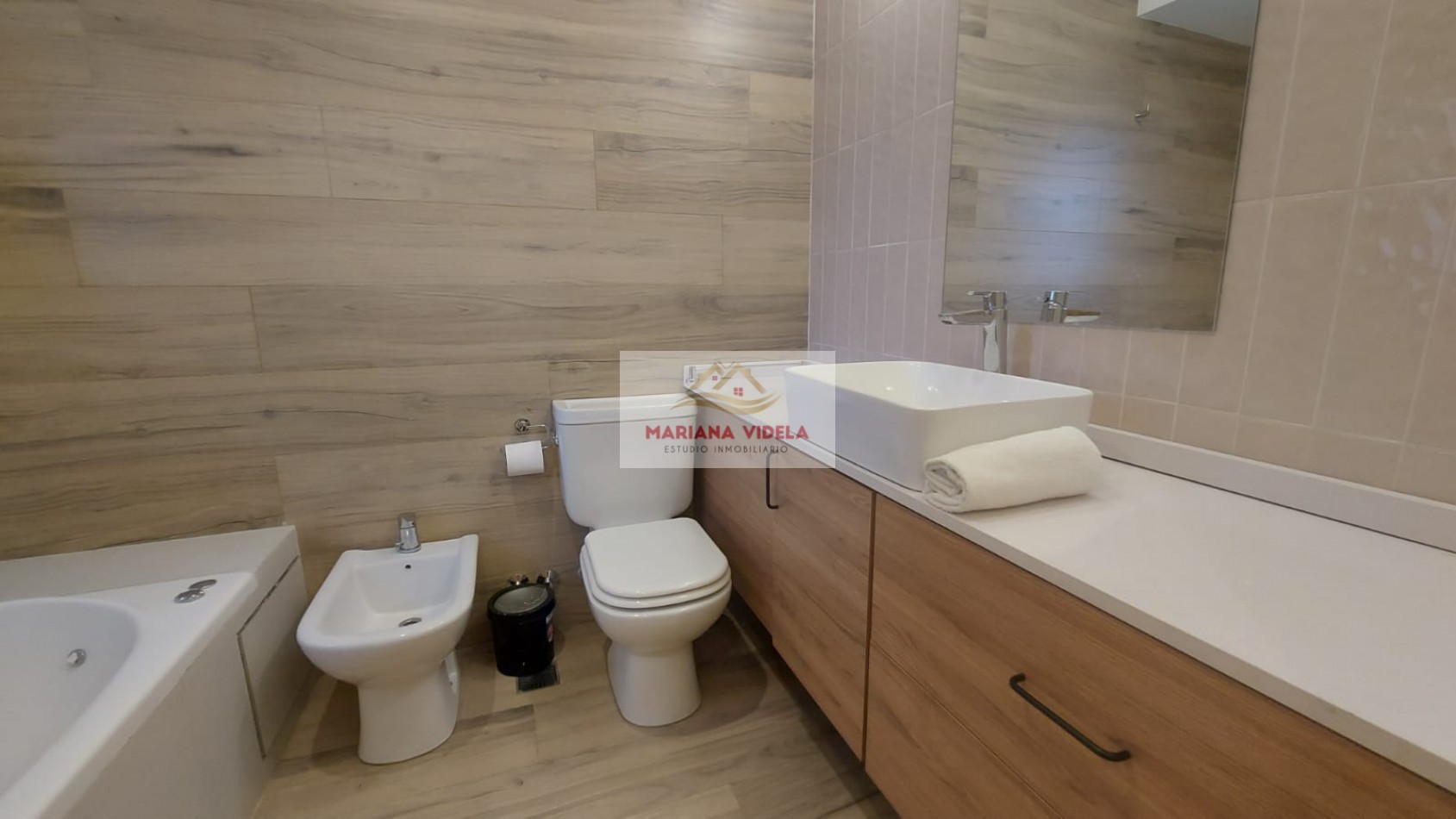 Casa en venta en Pinamar. Barrio Pioneros Pinamar.