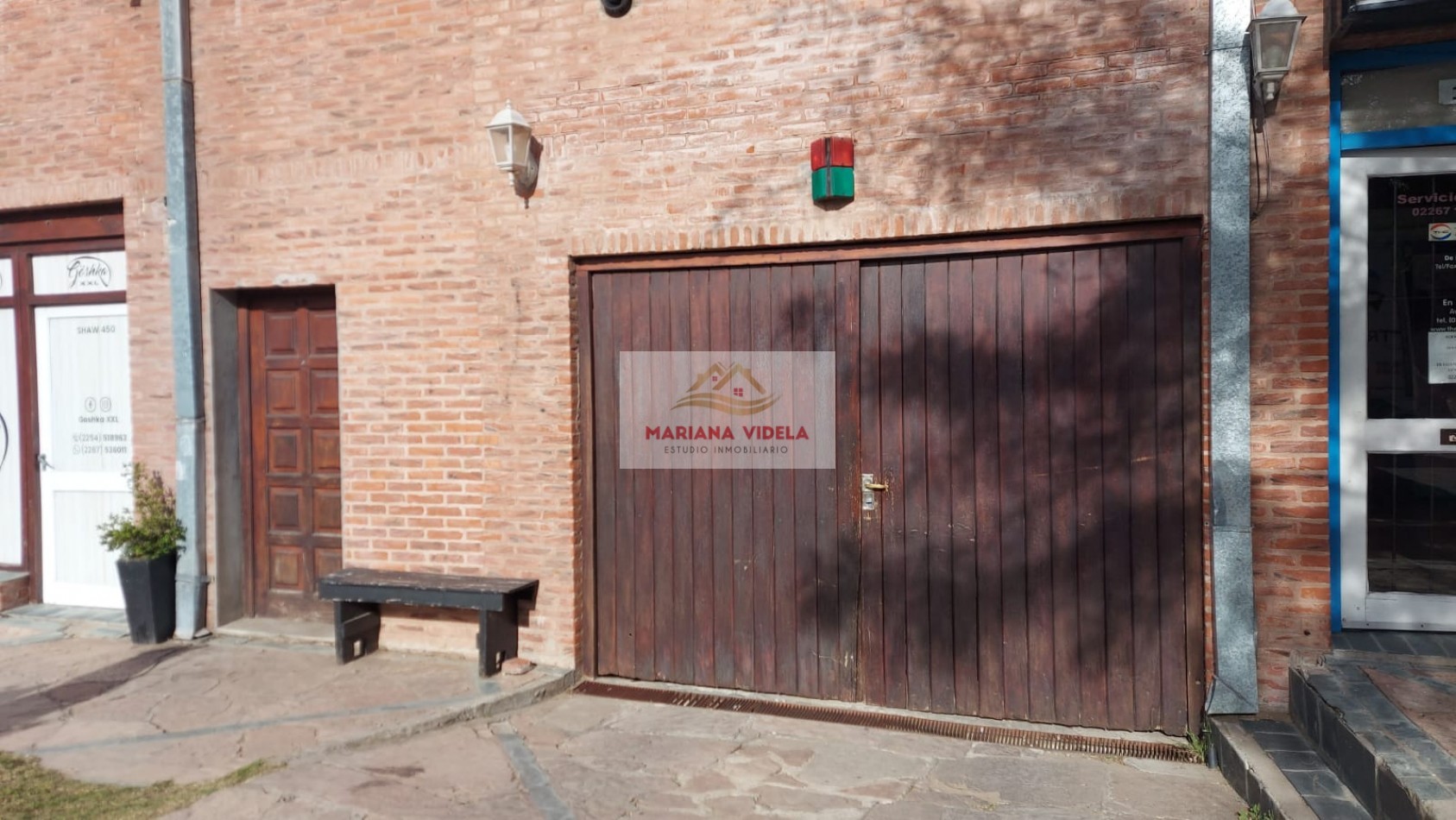 Departamento en venta en Pinamar con cochera, pleno centro administrativo.