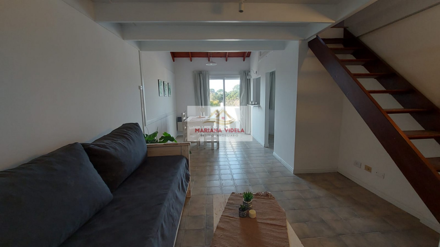 Departamento en venta en Pinamar con cochera, pleno centro administrativo.