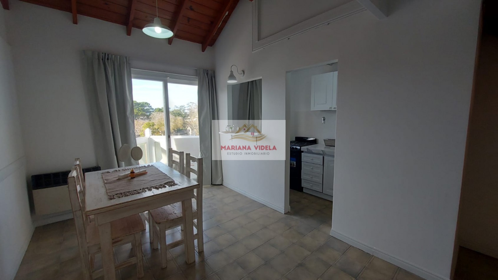 Departamento en venta en Pinamar con cochera, pleno centro administrativo.