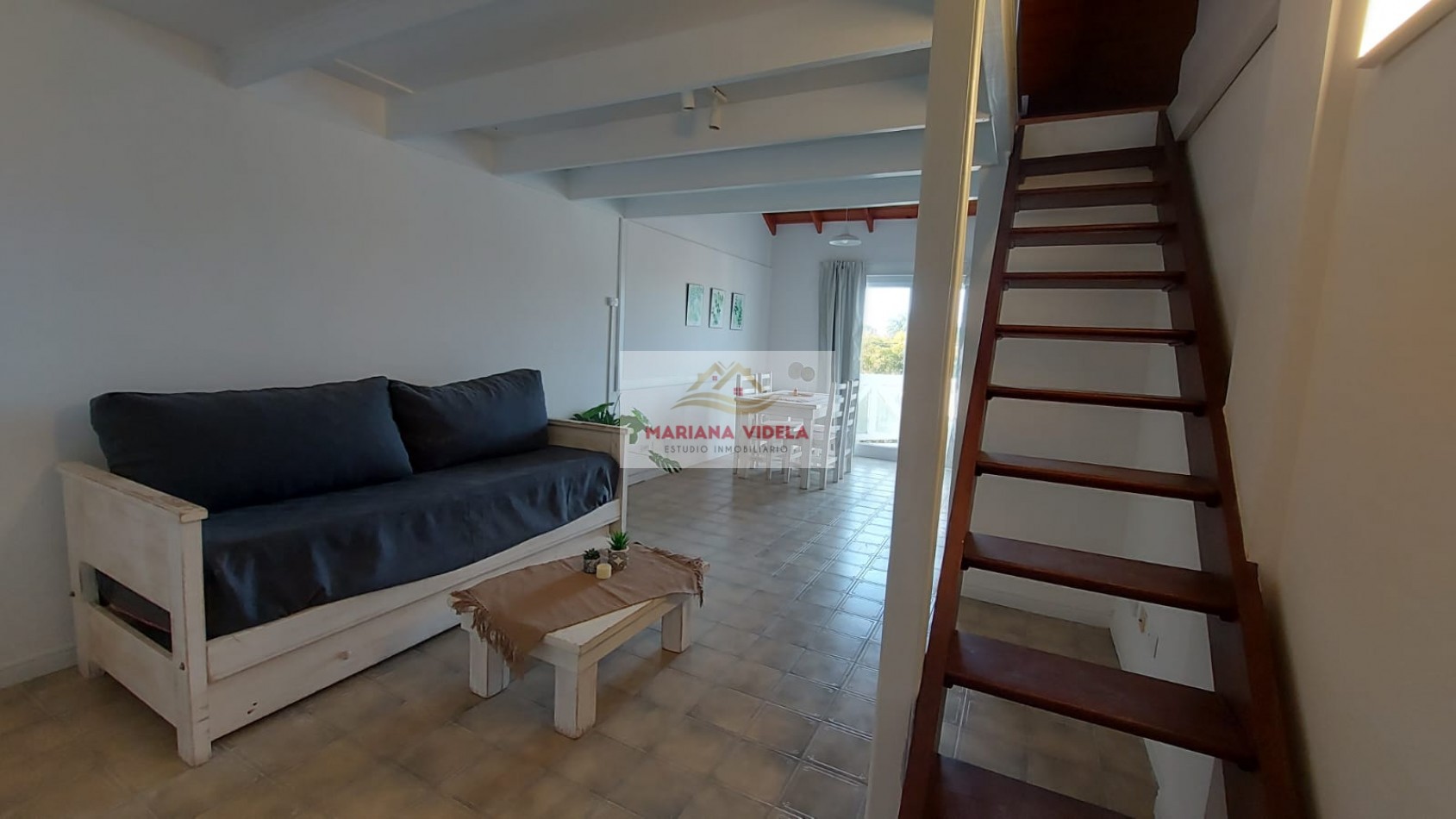 Departamento en venta en Pinamar con cochera, pleno centro administrativo.