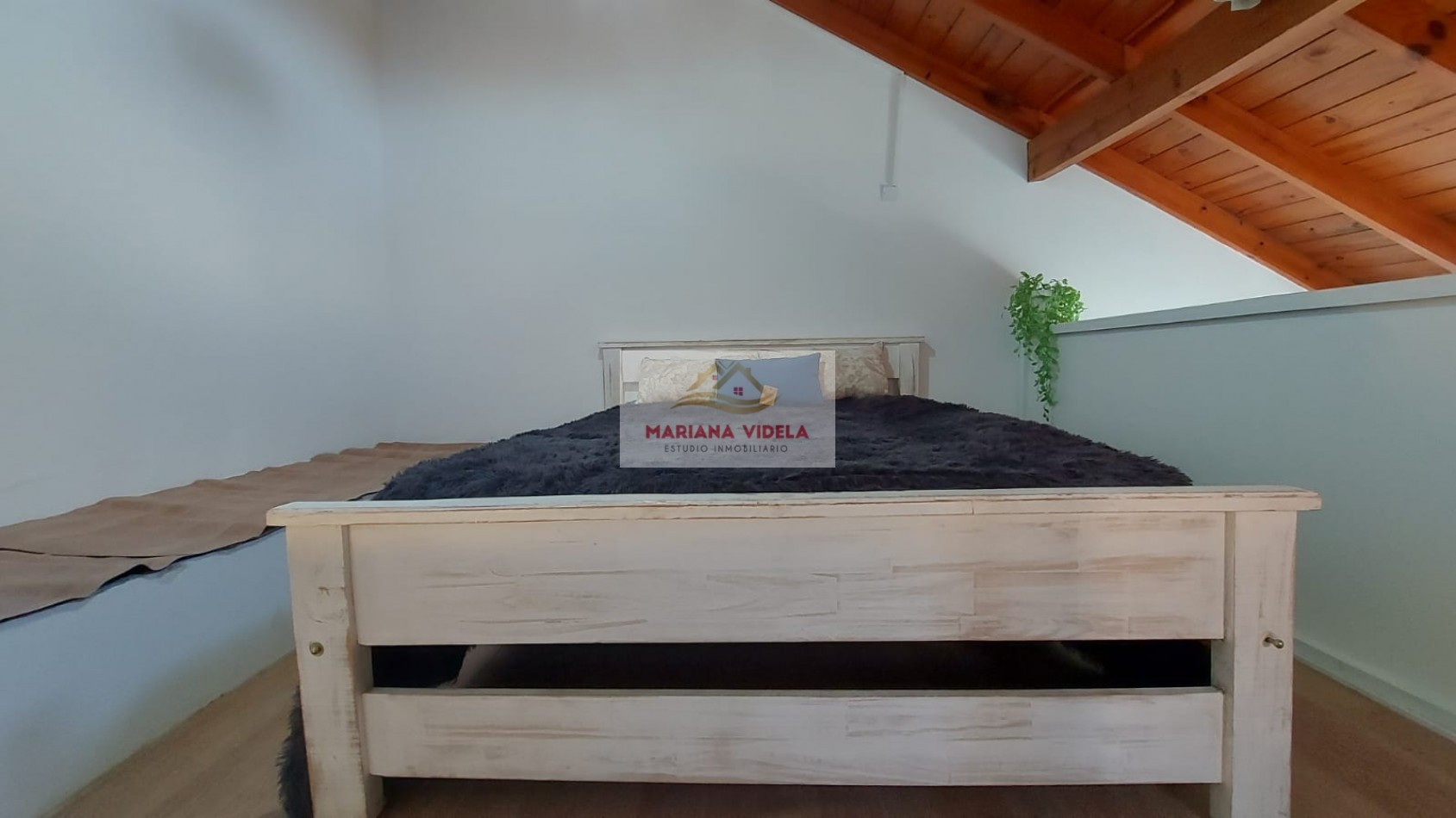 Departamento en venta en Pinamar con cochera, pleno centro administrativo.