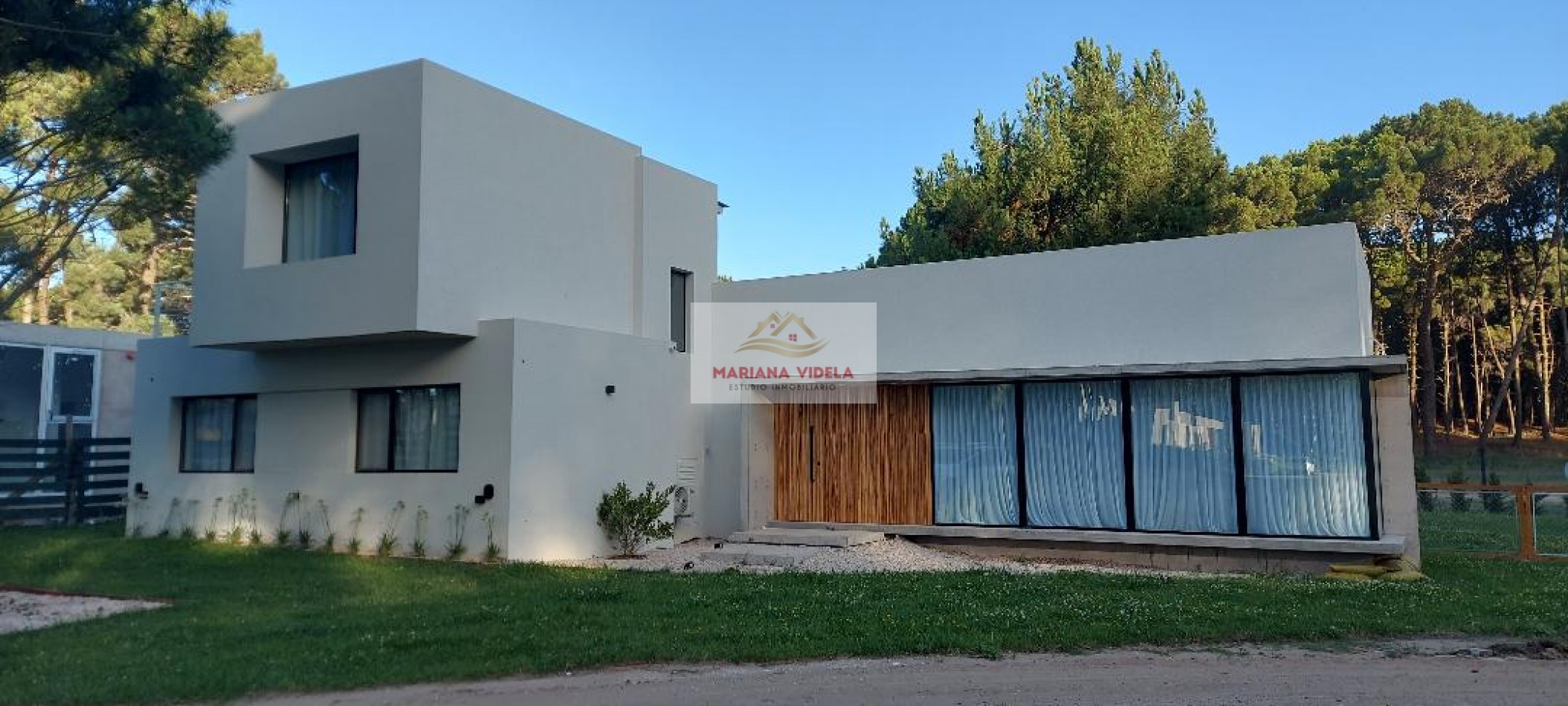 Casa en venta en Pinamar . Barrio Pioneros.