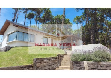 Casa en venta en Pinamar. Barrio Pioneros Pinamar. Equipada!