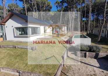 Casa en venta en Pinamar. Barrio Pioneros Pinamar. Equipada y amoblada!