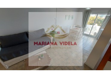 Departamento 2 amb en venta con cochera, pleno centro de Pinamar.