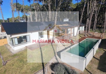 Casa en venta en Pinamar. Barrio Pioneros Pinamar. Equipada y amoblada!