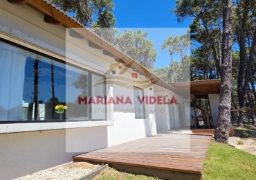 Casa en venta en Pinamar. Barrio Pioneros Pinamar. Equipada y amoblada!