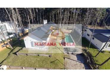 Casa en venta en Pinamar. Barrio Pioneros Pinamar. Equipada y amoblada!
