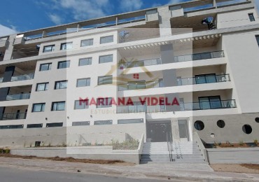 Departamento en alquiler. Contrato 12 meses. Pinamar, a dos cuadras del mar.