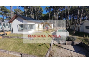 Casa en venta en Pinamar. Barrio Pioneros Pinamar. Equipada!