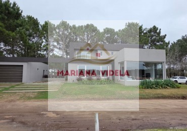 Casa en venta en La Herradura de Pinamar. Espectacular!