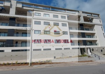 Departamento en alquiler. Contrato 12 meses. Pinamar, a dos cuadras del mar.