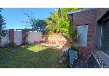 Casa en venta en Ostende, tipo PH. Equipada!