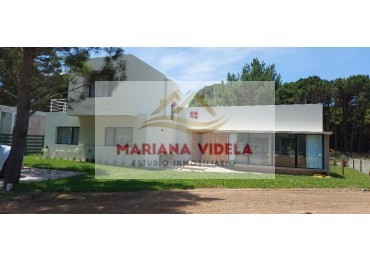 Casa en venta en Pinamar . Barrio Pioneros. Equipada!