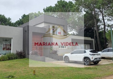 Casa en venta en La Herradura de Pinamar. Espectacular!