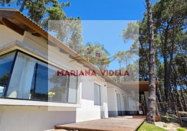 Casa en venta en Pinamar. Barrio Pioneros Pinamar. Equipada y amoblada!