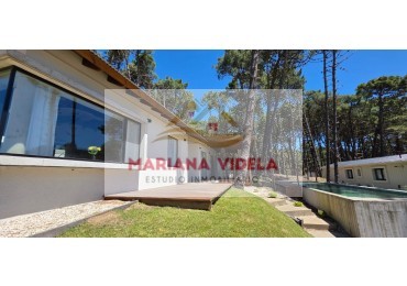 Casa en venta en Pinamar. Barrio Pioneros Pinamar. Equipada!